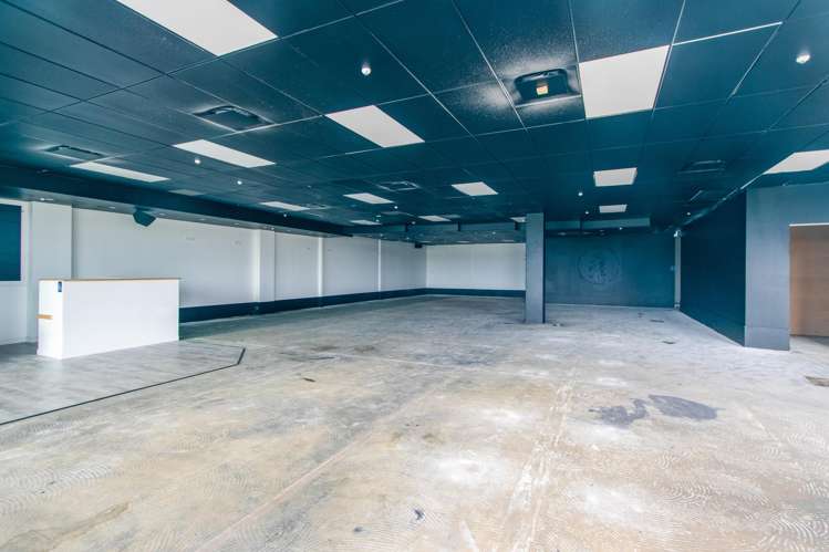 Retail/5-7 Corinthian Drive_0