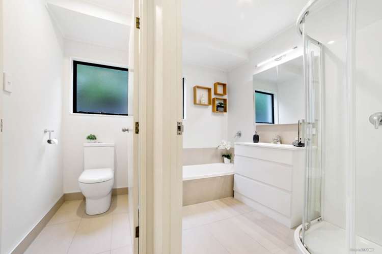 2/25 Witheford Drive Bayview_9