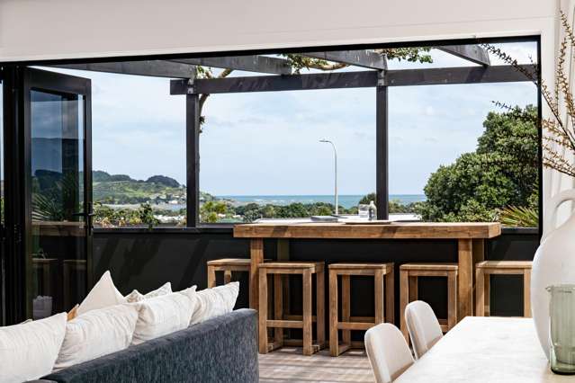 Harbour View, Golden Sunsets & Walk-to-Town Living