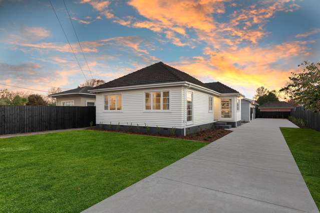 Large consented studio & 4 car garage!