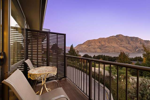 9/8 Mckerrow Place Fernhill/Sunshine Bay_1