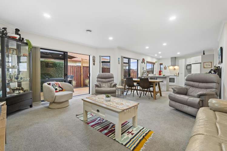 44 Chesterfield Way_5