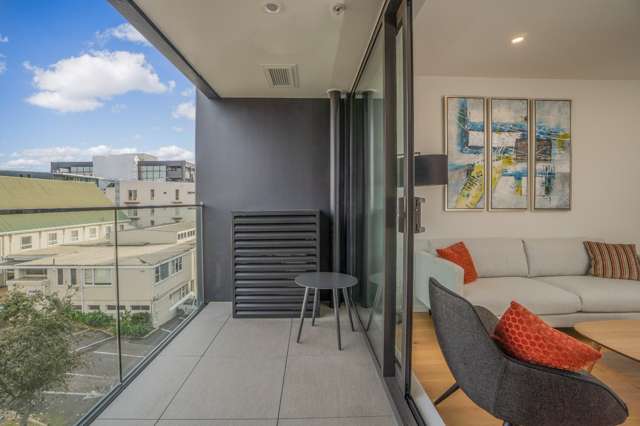 319/5-9 Madeira Lane 1672_3