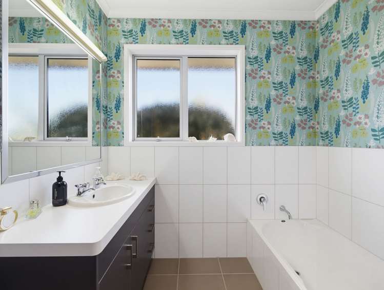 1127 Pourerere Road Omakere_27