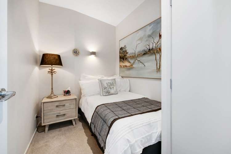 1111/11 Tamariki Avenue Orewa_15