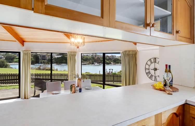 2/10 Dayspring Way Pakuranga_10