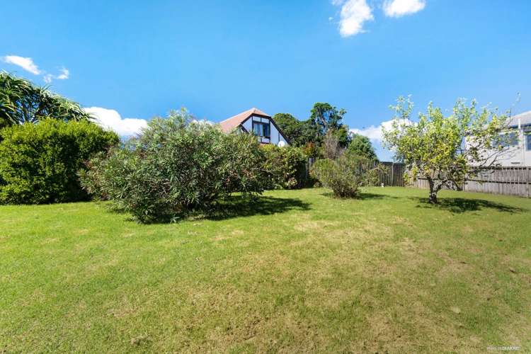 2/146 Norman Lesser Drive Saint Johns_11