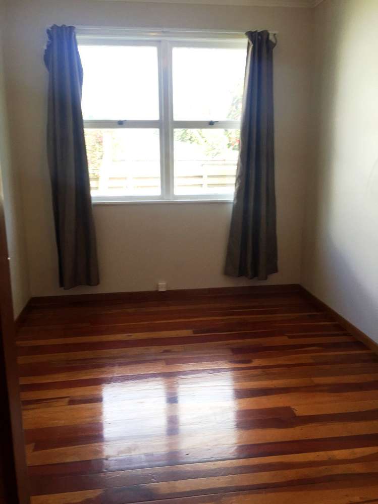 18 Clinton Avenue Te Atatu Peninsula_11