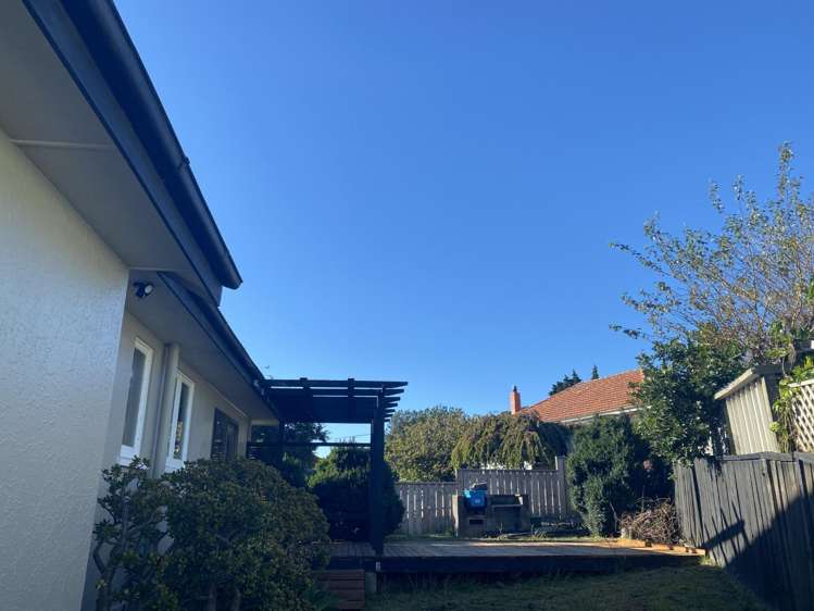 10 Sutherland Road 11218_10