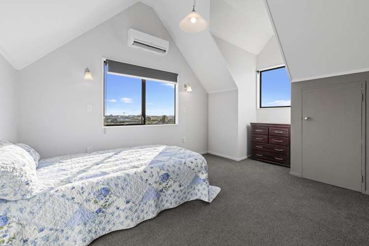 2/8 Leven Lane Totara Heights_13