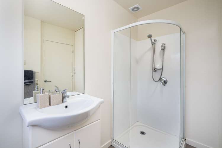 2/176 Riverlaw Terrace Saint Martins_11