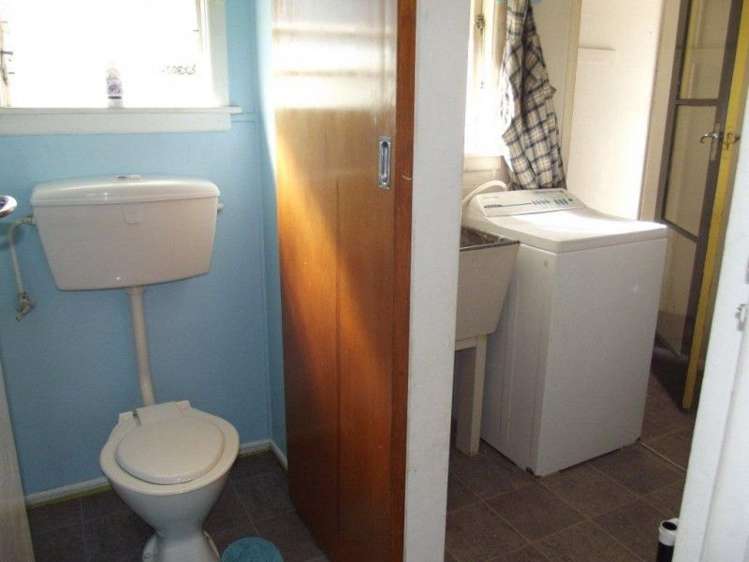 29 William Benton Street Featherston_13