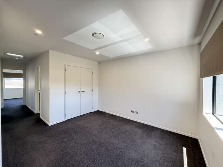 21 Eros Road 10673_6