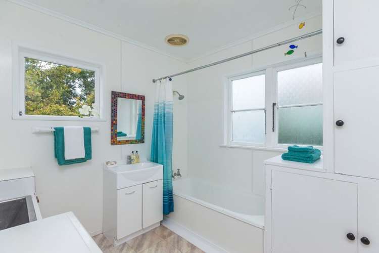 67 Old Lake Road Narrow Neck_13