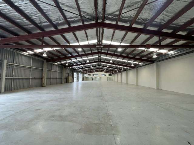 HIGH PROFILE ROSEBANK ROAD WAREHOUSE / SHOWROOM