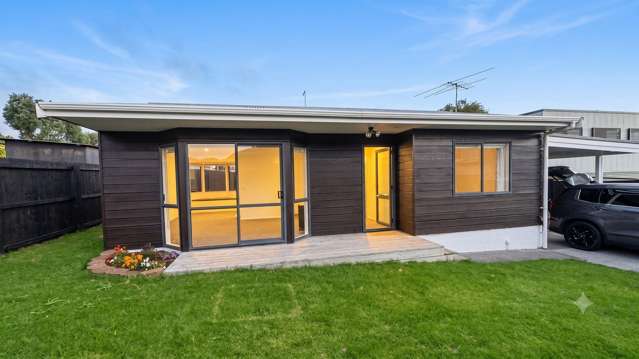 Modern & Sunny Living in the Heart of Howick
