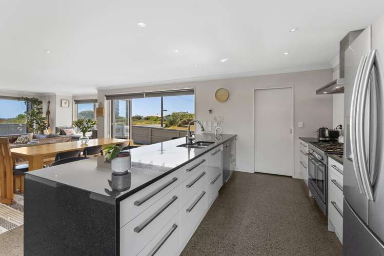 2 Kowhai Street Otaki Beach_5