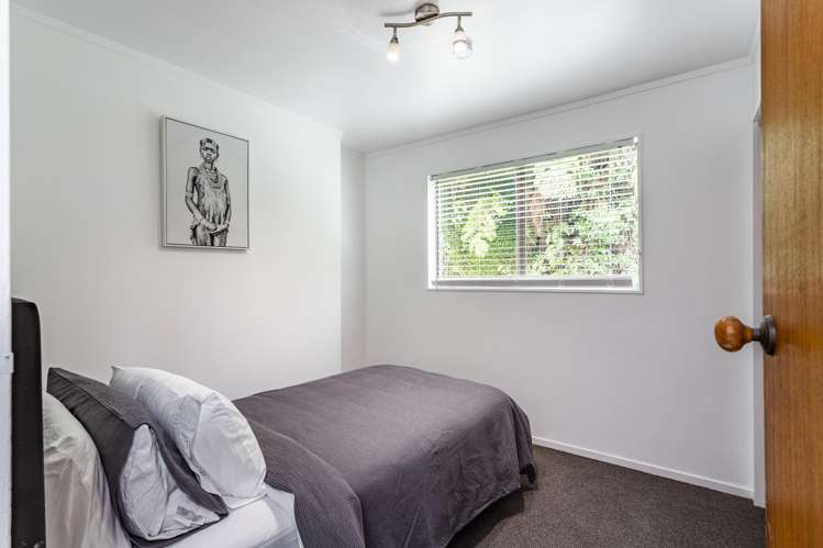 10 Harold Grove Stokes Valley_13