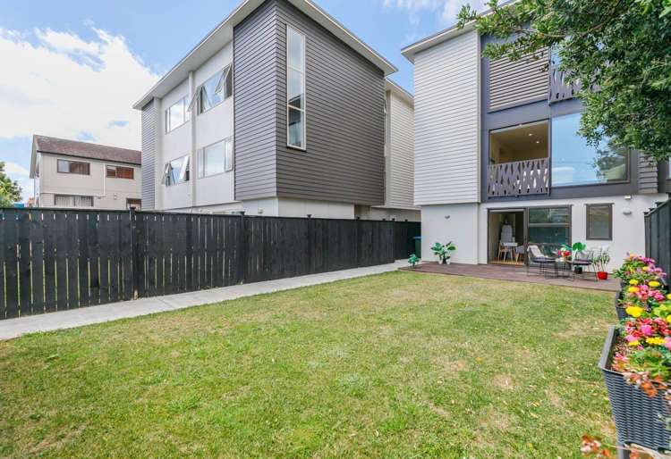 2/21A Mt Smart Road Royal Oak_2