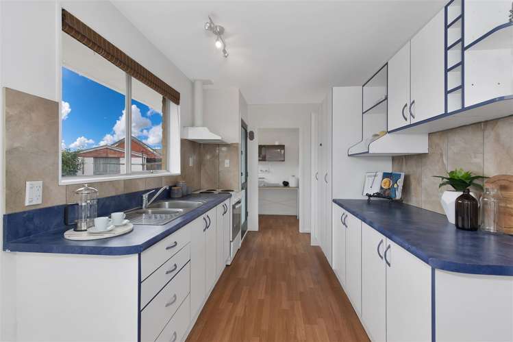 29 Avro Crescent Hornby_7