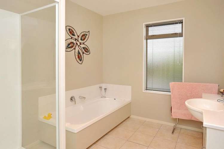 9 Len Hale Place Parklands_13