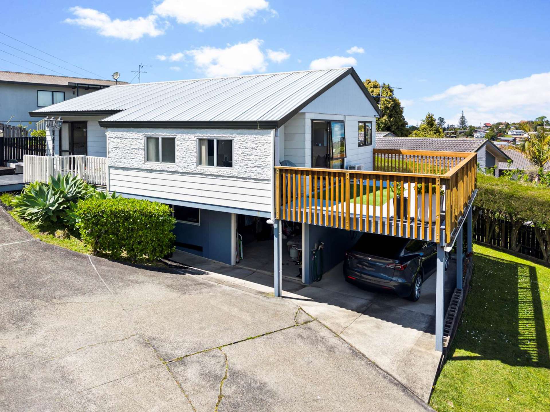 2/84 Totaravale Drive Totara Vale_0