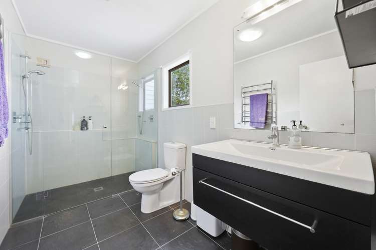 1 Melandra Road Stanmore Bay_11