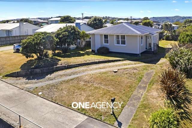 Te Pene Treasure - Sun, Space & Coastal Charm!