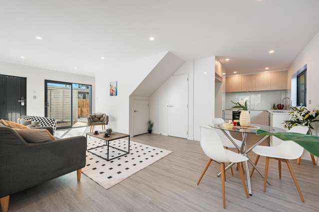 Bright & Modern 3-Beds Townhouse - Brand New!