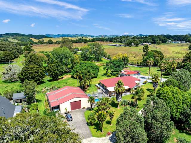 Three Acres, Two Homes, One Huge Shed - Glenbervie