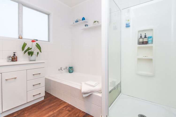 8 Seakens Way Glen Eden_11