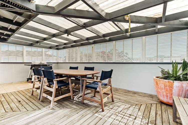 14 Logan Nicks Place Russell Surrounds_12