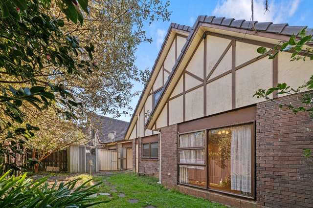 Great Home in Sought-After Greenlane