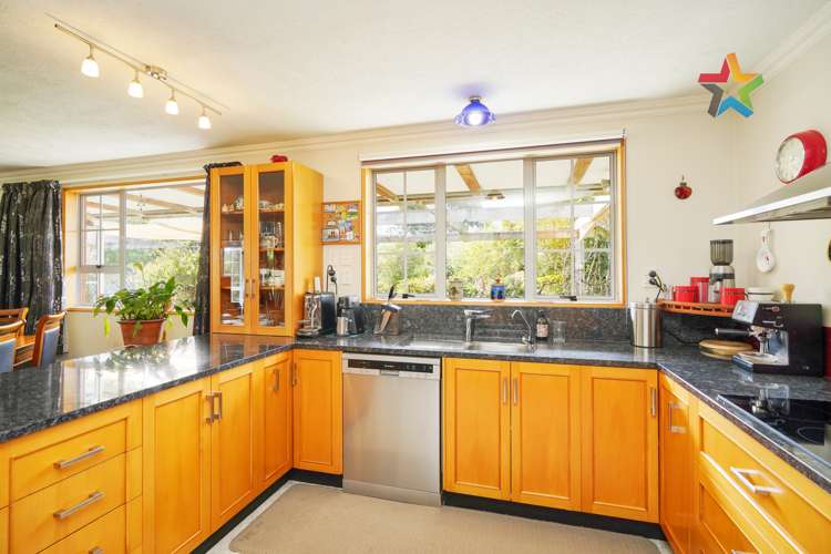 73 Black Road Otatara_12