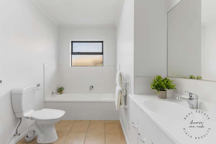 30 Nicholas Gibbons Drive Clendon Park_9