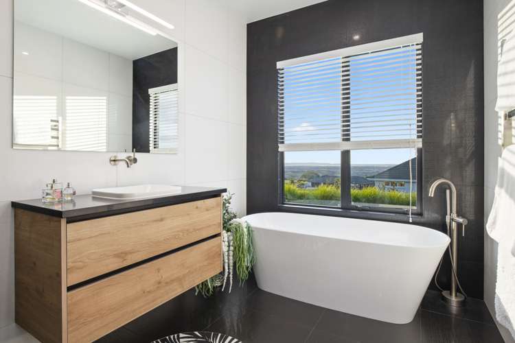 19 Lawrence Carter Drive Bombay_16