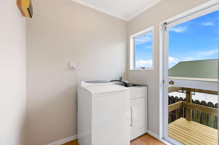 1/8 Atlantis Place Totara Vale_17