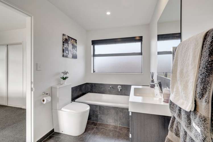 32 Shrimpton Avenue Woodend_16