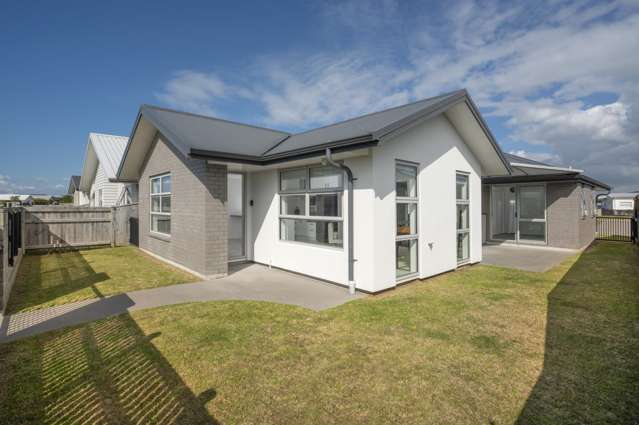 Easy Living in Golden Sands