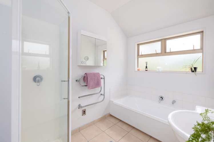 16 Len Hale Place Parklands_13