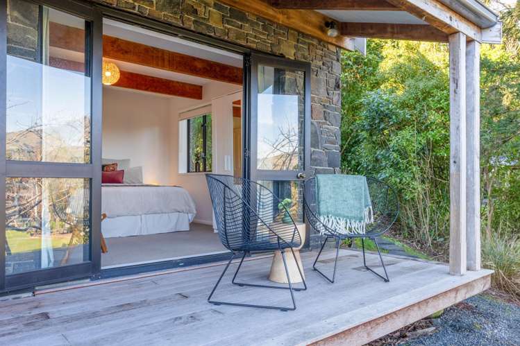 6888E Christchurch Akaroa Road Takamatua_12