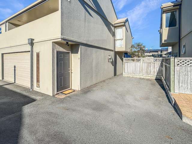 HAMILTON CENTRAL - 3 BEDROOMS
