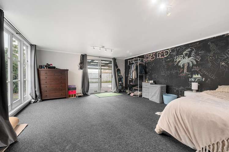 9 Richan Street Glenview_19