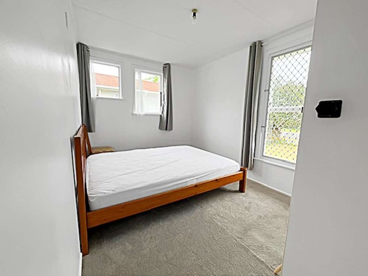 2 Bedrooms 5