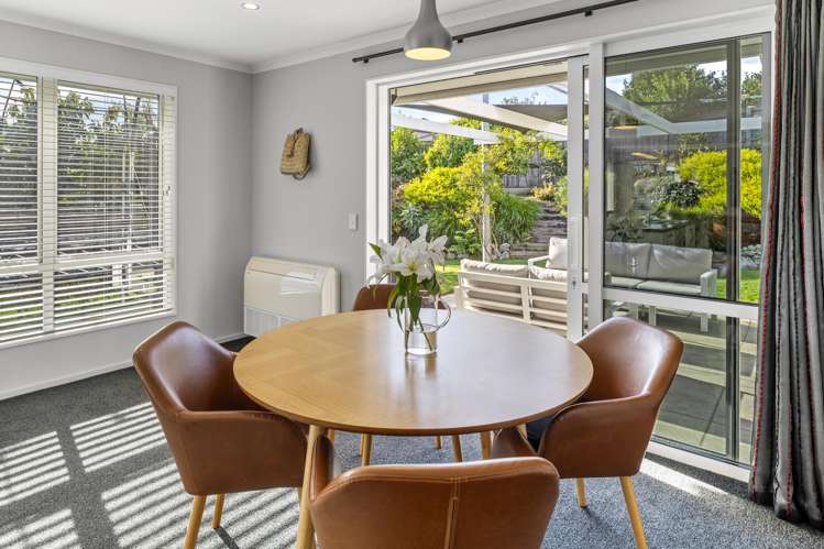 92 Washbourn Drive Richmond_12