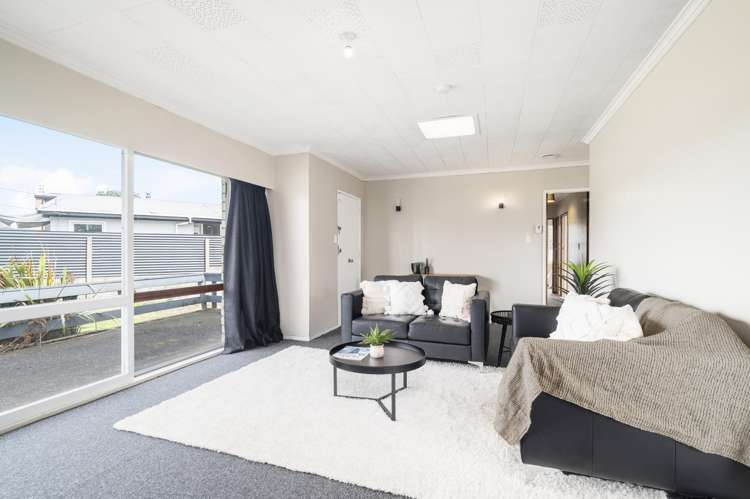 74 Lisa Crescent Mangakakahi_3