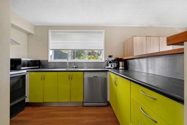 8 Goad Crescent Hillsborough_25