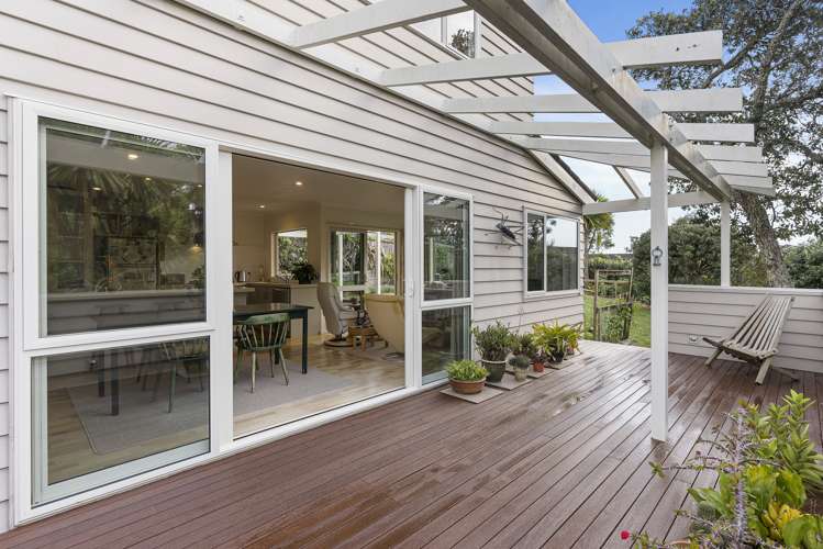 17 Oruamo Place Beach Haven_19