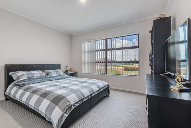 1 Pine Harbour Parade Beachlands_14