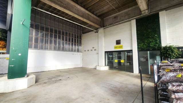 SHOWROOM/RETAIL AT ORAKEI BAY VILLAGE